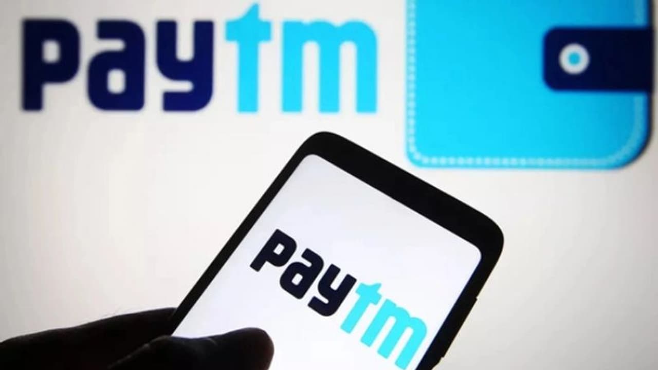 मोबाइल रिचार्ज करने पर अब Paytm पर देने होंगे ट्रांजेक्शन फीस, जानिए कितने रुपए महंगा पड़ेगा प्लान मोबाइल रिचार्ज करने पर अब Paytm पर देने होंगे ट्रांजेक्शन फीस, जानिए कितने रुपए महंगा पड़ेगा प्लान