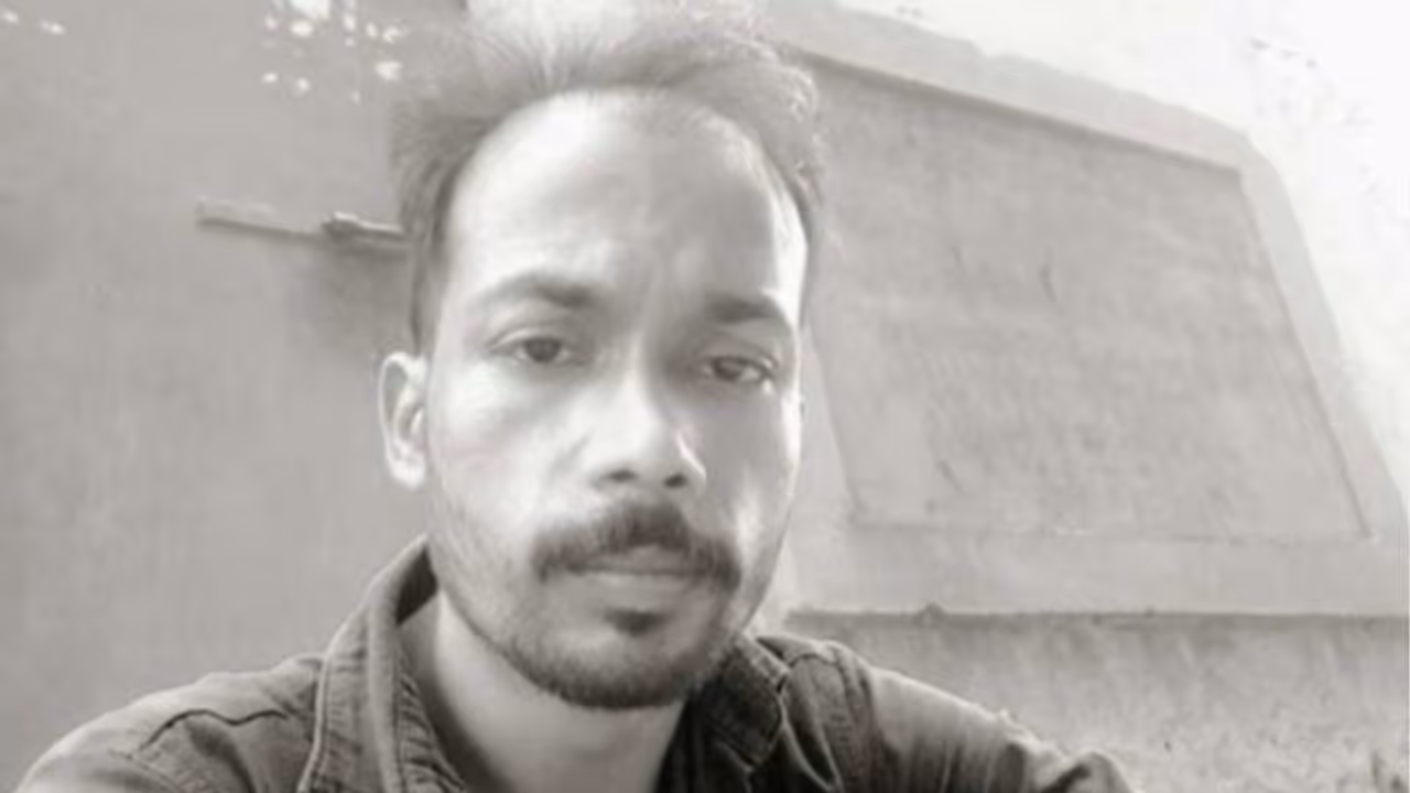 ബൈക്ക് യാത്രികനെ പിന്തുടർന്ന് തലക്കടിച്ച് വീഴ്ത്തിയ സംഭവം; ചികിത്സയിലായിരുന്ന യുവാവ് മരിച്ചു ബൈക്ക് യാത്രികനെ പിന്തുടർന്ന് തലക്കടിച്ച് വീഴ്ത്തിയ സംഭവം; ചികിത്സയിലായിരുന്ന യുവാവ് മരിച്ചു