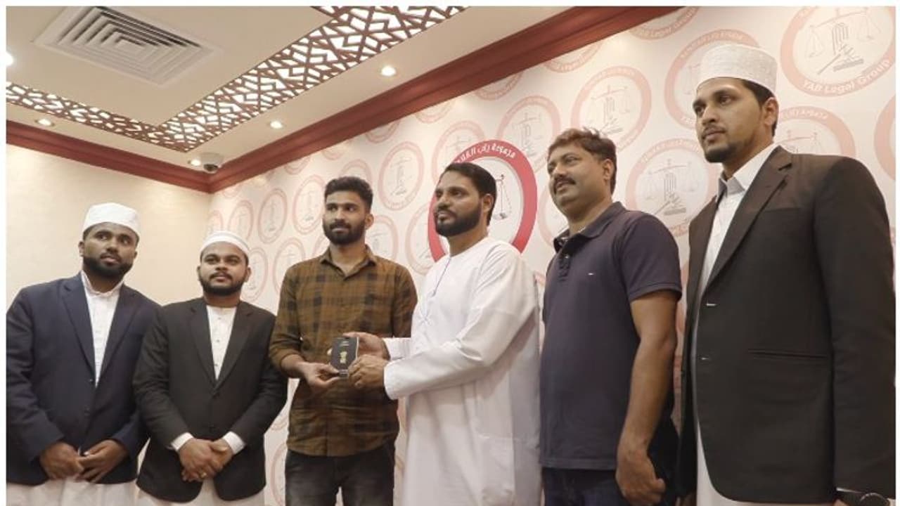 കണ്ണൂർ സ്വദേശിയായ പ്രവാസി യുവാവിന് ദുബായ് കോടതി തടഞ്ഞു വെച്ച പാസ്പോർട്ട് തിരികെ ലഭിച്ചു കണ്ണൂർ സ്വദേശിയായ പ്രവാസി യുവാവിന് ദുബായ് കോടതി തടഞ്ഞു വെച്ച പാസ്പോർട്ട് തിരികെ ലഭിച്ചു