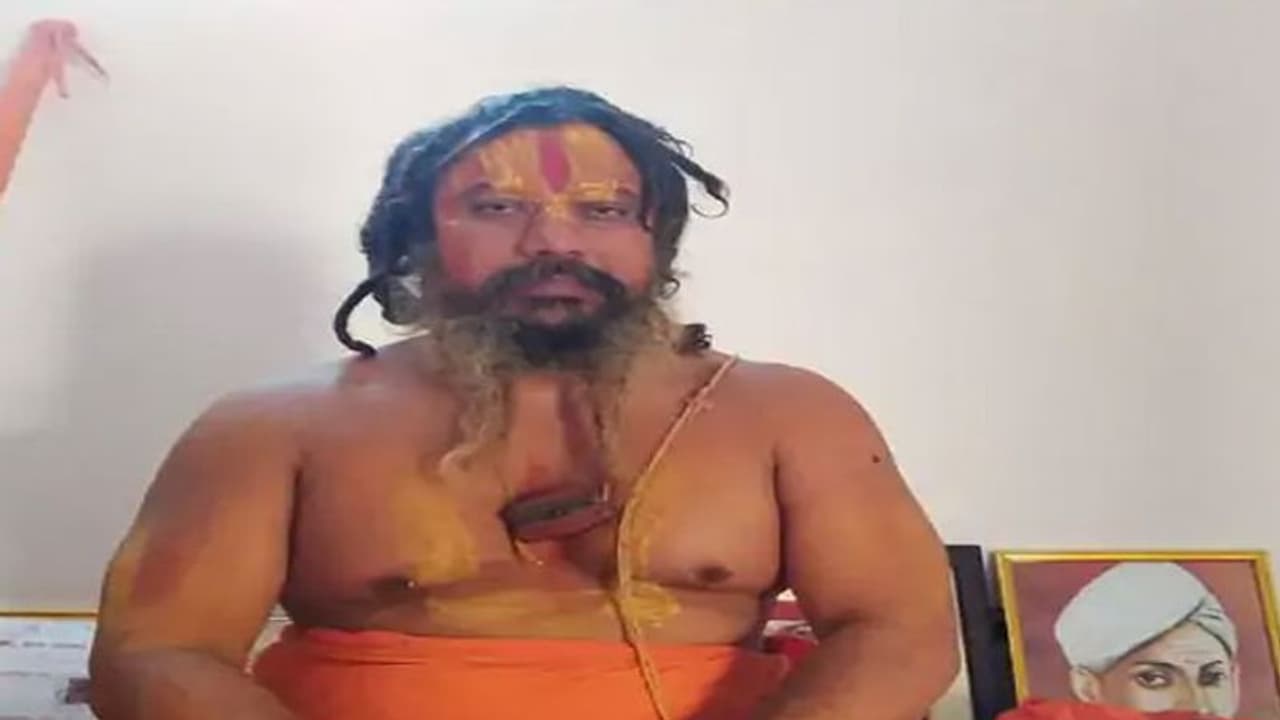 हिंसा पर जगद्गुरु परमहंसाचार्य बोले कानून को हाथ में लेने वालों को गोली मारने की छूट मिलनी चाहिए हिंसा पर जगद्गुरु परमहंसाचार्य बोले कानून को हाथ में लेने वालों को गोली मारने की छूट मिलनी चाहिए