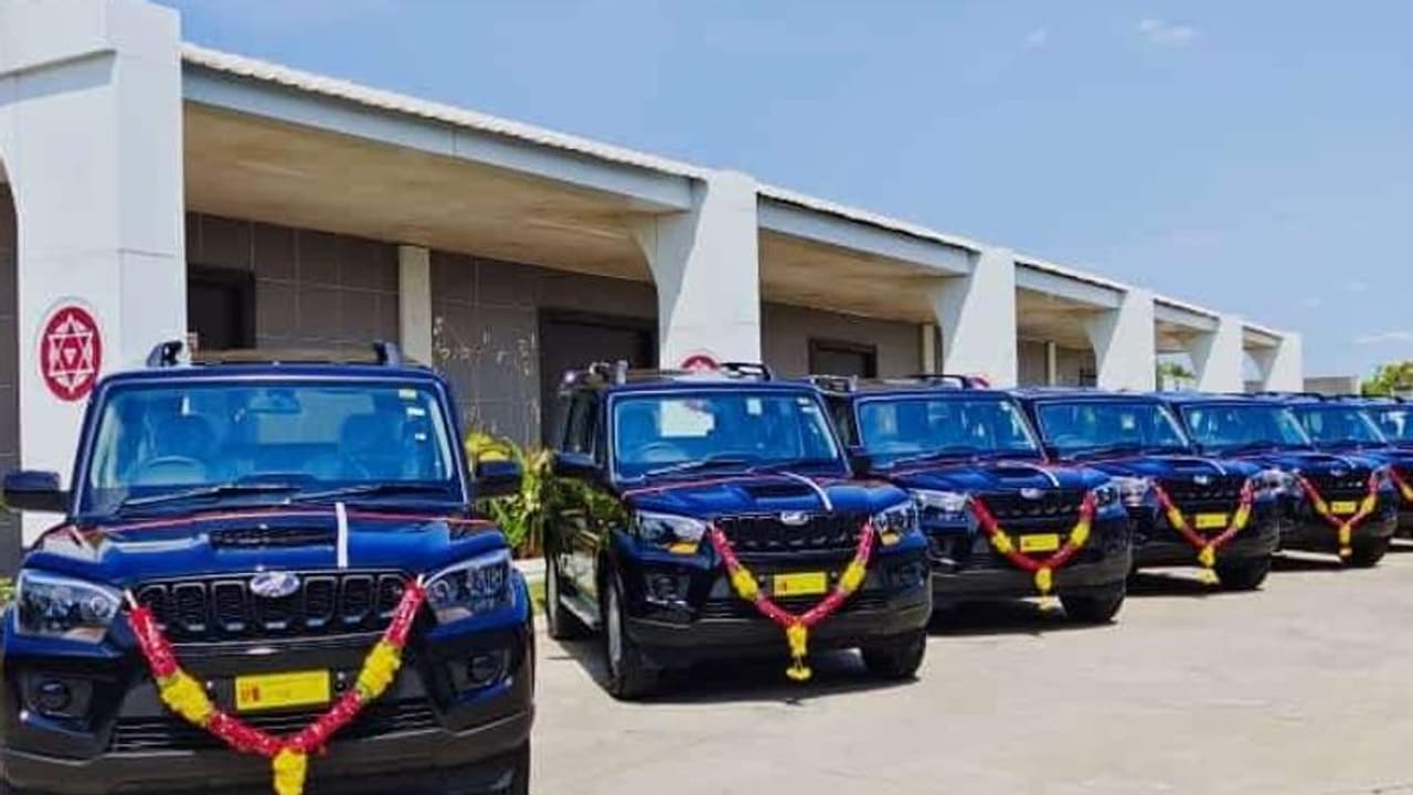 దసరా నుంచి పవన్ రాష్ట్రవ్యాప్త పర్యటన ... జనసేనాని కోసం కొత్త కాన్వాయ్ దసరా నుంచి పవన్ రాష్ట్రవ్యాప్త పర్యటన ... జనసేనాని కోసం కొత్త కాన్వాయ్