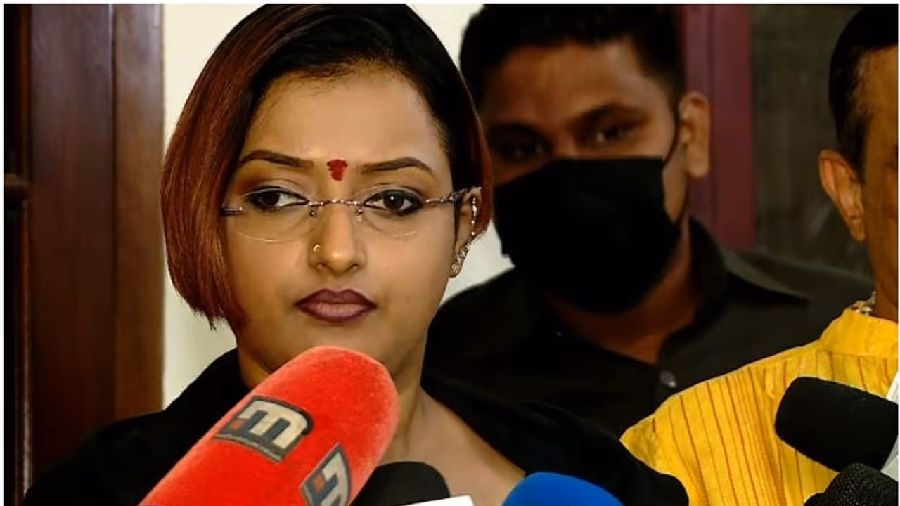  'ശിവശങ്ക‍‌‍‌ർ ചെന്നൈയില്‍ വെച്ച് താലി കെട്ടി : വെളിപ്പെടുത്തലുകളുമായി സ്വപ്ന സുരേഷിന്‍റെ 'ചതിയുടെ പത്മവ്യൂഹം'