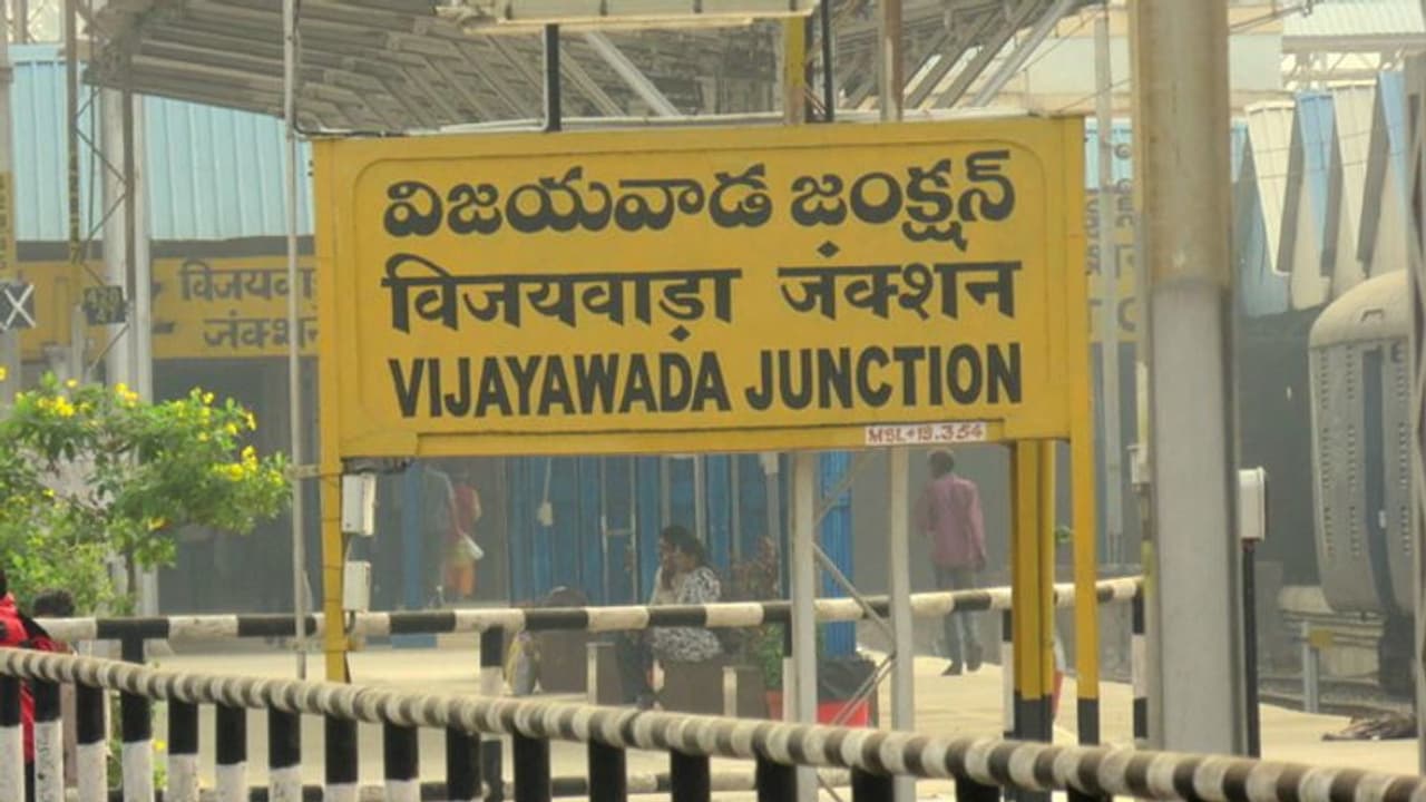 విజయవాడలో బాలిక కిడ్నాప్ కేసులో పురోగతి.. చిన్నారిని ఎత్తుకెళ్లి పెంపకానికి ఇచ్చినట్టుగా గుర్తింపు..