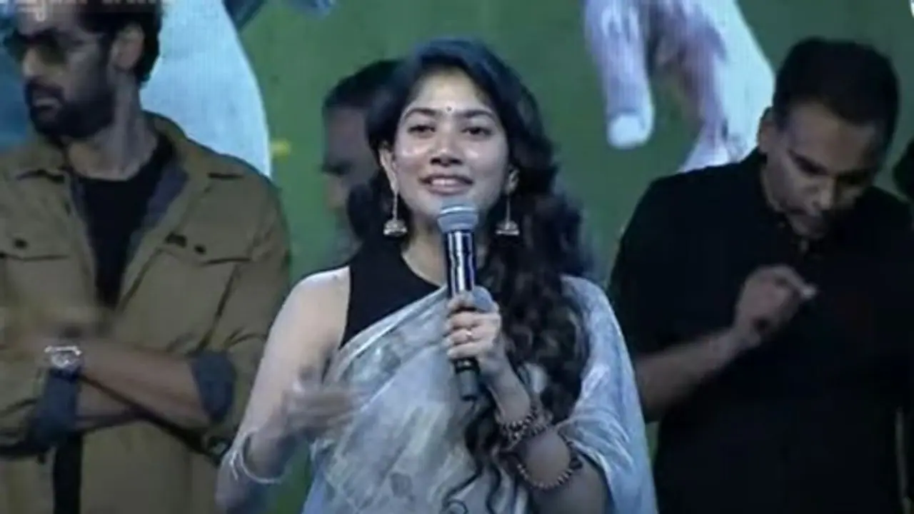 సాయిపల్లవి రాకతో హోరెత్తిపోయిన వరంగల్‌.. మీ ప్రేమకి పేబ్యాక్‌ `విరాటపర్వం` అంటూ ఎమోషనల్‌ కామెంట్స్ 