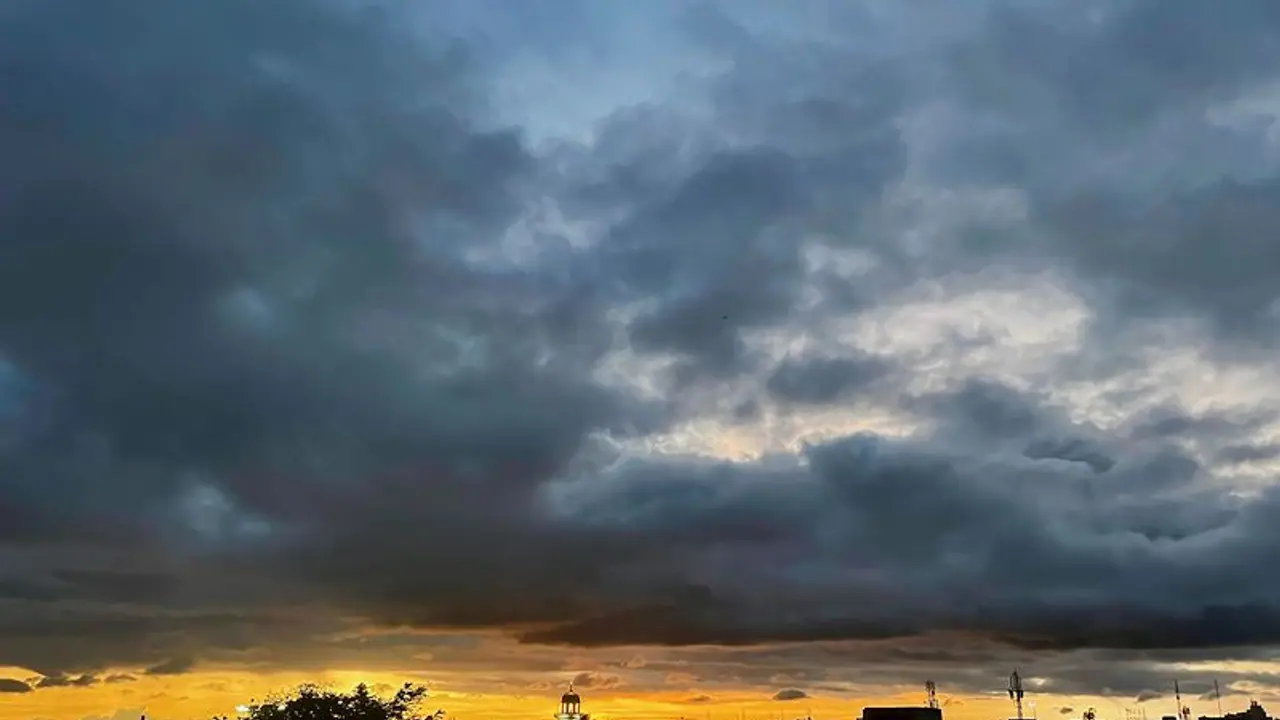 Weather Forecast: নিম্নচাপের ফাঁড়া কাটলেও আজ থেকে রাজ্যজুড়ে বিক্ষিপ্ত বৃষ্টির পূর্বাভাস Weather Forecast: নিম্নচাপের ফাঁড়া কাটলেও আজ থেকে রাজ্যজুড়ে বিক্ষিপ্ত বৃষ্টির পূর্বাভাস