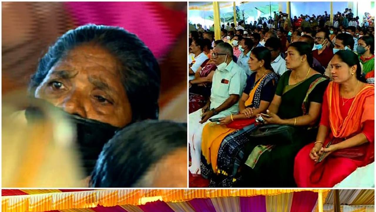 പ്രതിഷേധം ഫലം കണ്ടു, മുഖ്യമന്ത്രിയുടെ പരിപാടിയിലേക്ക് കറുത്ത മാസ്ക് വച്ചവര്ക്കും പ്രവേശനം പ്രതിഷേധം ഫലം കണ്ടു, മുഖ്യമന്ത്രിയുടെ പരിപാടിയിലേക്ക് കറുത്ത മാസ്ക് വച്ചവര്ക്കും പ്രവേശനം