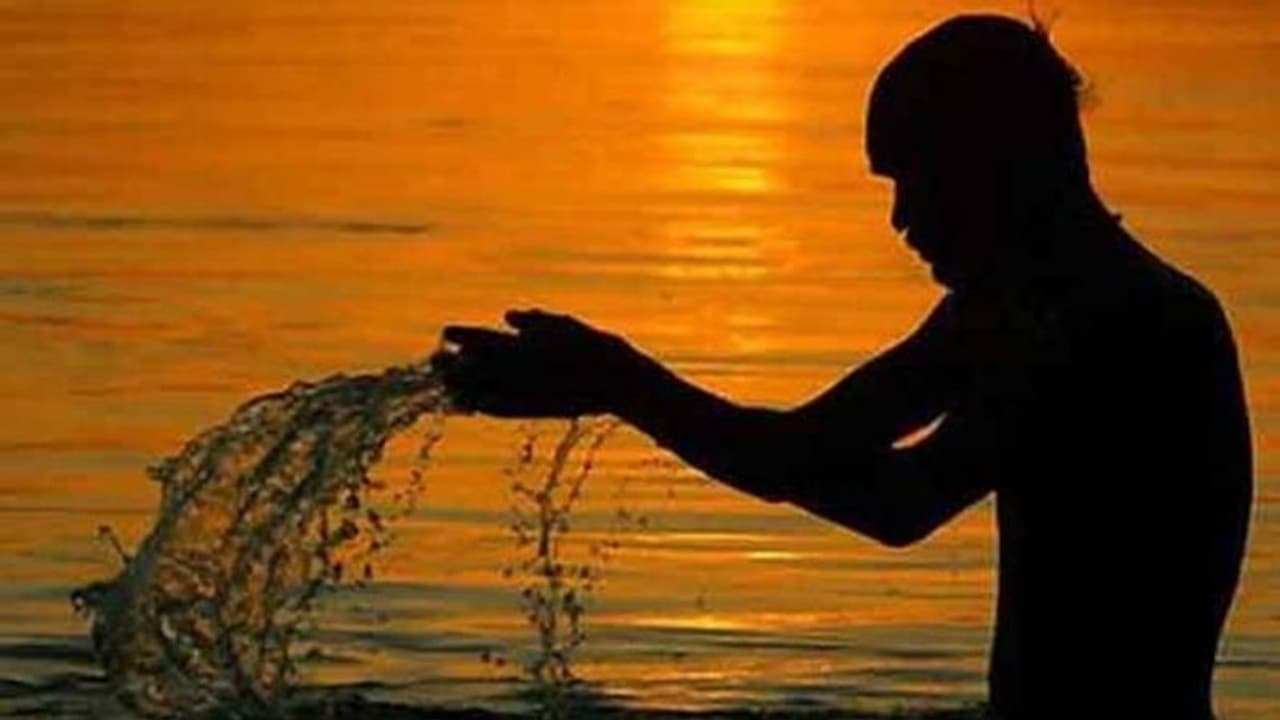 Jyeshtha Purnima 2022: 14 जून को करें ये 3 उपाय, मिलेगी पितृ दोष से मुक्ति और घर में बनी रहेगी सुख समृद्धि Jyeshtha Purnima 2022: 14 जून को करें ये 3 उपाय, मिलेगी पितृ दोष से मुक्ति और घर में बनी रहेगी सुख समृद्धि