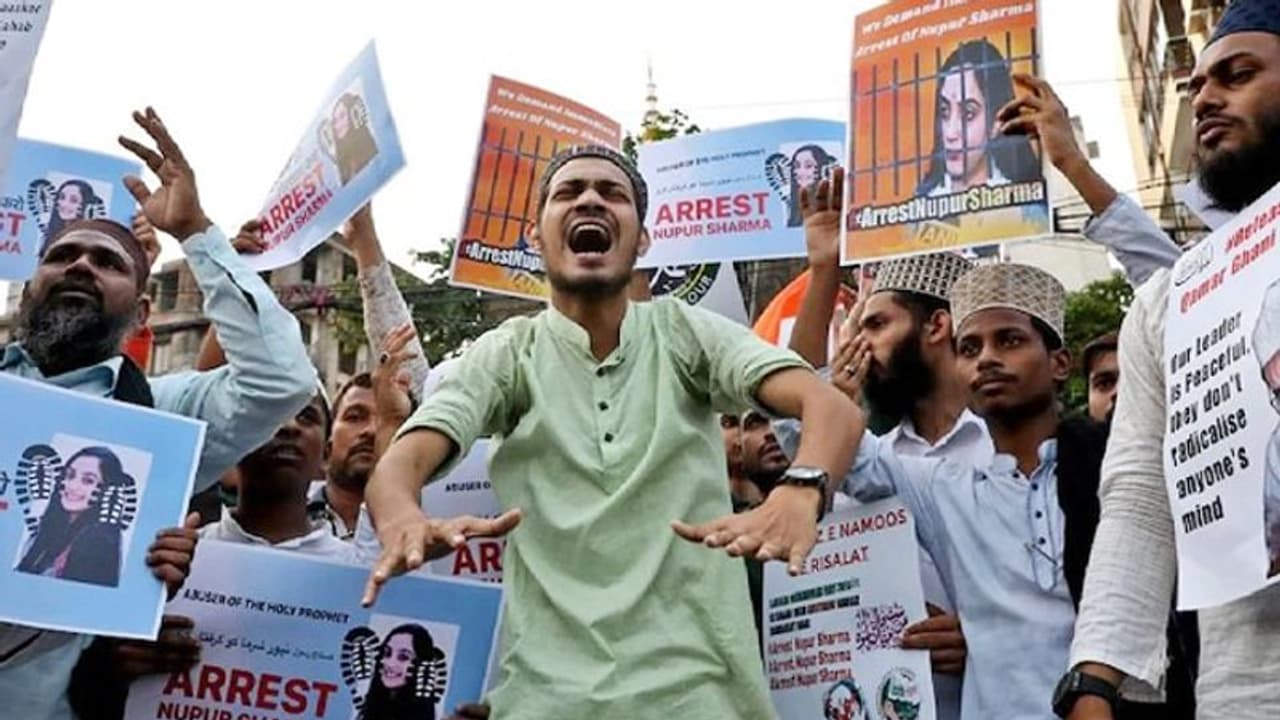पैगंबर विवाद: आखिर क्यों नूपुर शर्मा का विरोध कर रहे लोगों को अपने ही देश से निकाल रहा कुवैत पैगंबर विवाद: आखिर क्यों नूपुर शर्मा का विरोध कर रहे लोगों को अपने ही देश से निकाल रहा कुवैत