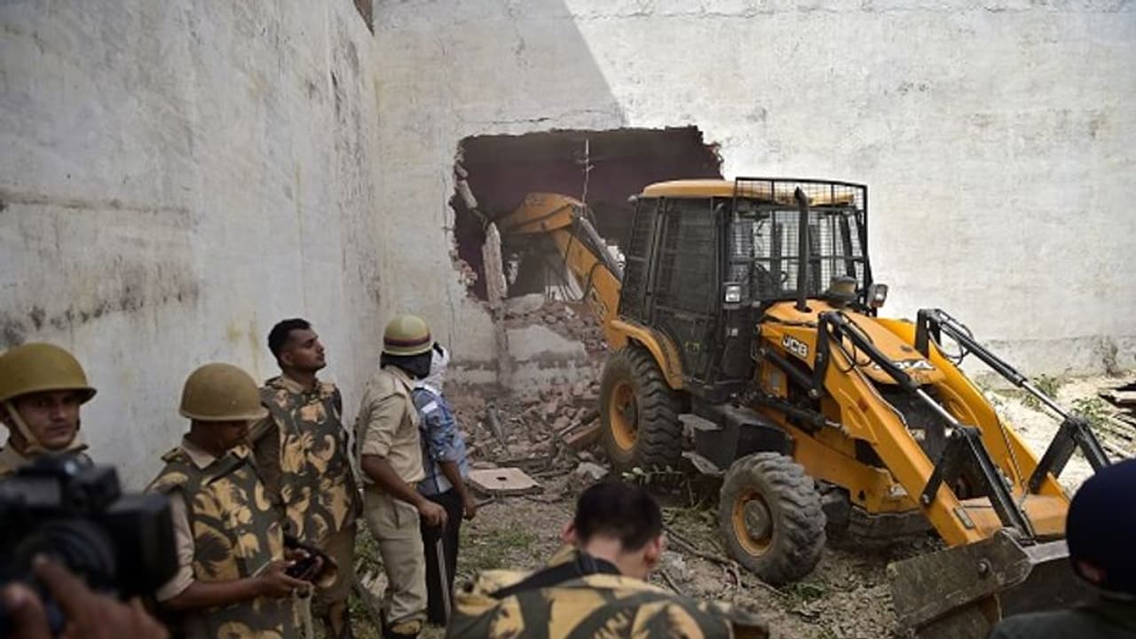 UP Bulldozer Action: "బుల్డోజర్ చర్య అనైతికం".. సుప్రీంను ఆశ్రయించిన జమియత్ ఉలేమా ఎ హింద్ UP Bulldozer Action: "బుల్డోజర్ చర్య అనైతికం".. సుప్రీంను ఆశ్రయించిన జమియత్ ఉలేమా ఎ హింద్