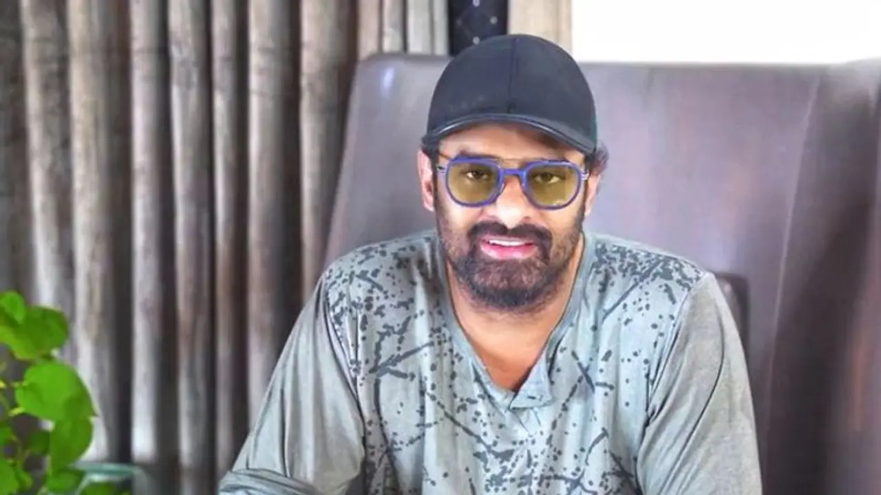 Prabhas: ప్రభాస్ ని పొగుడుతున్నట్లు లేదు...తిడుతున్నట్లుంది Prabhas: ప్రభాస్ ని పొగుడుతున్నట్లు లేదు...తిడుతున్నట్లుంది