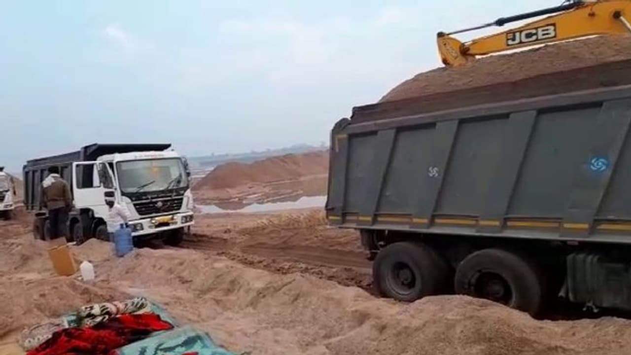 ಅಕ್ರಮ ಮರಳಿಗೆ ಬ್ರೇಕ್ ಹಾಕುವಂತೆ 89ರ ಅಜ್ಜನ ಹೋರಾಟ!