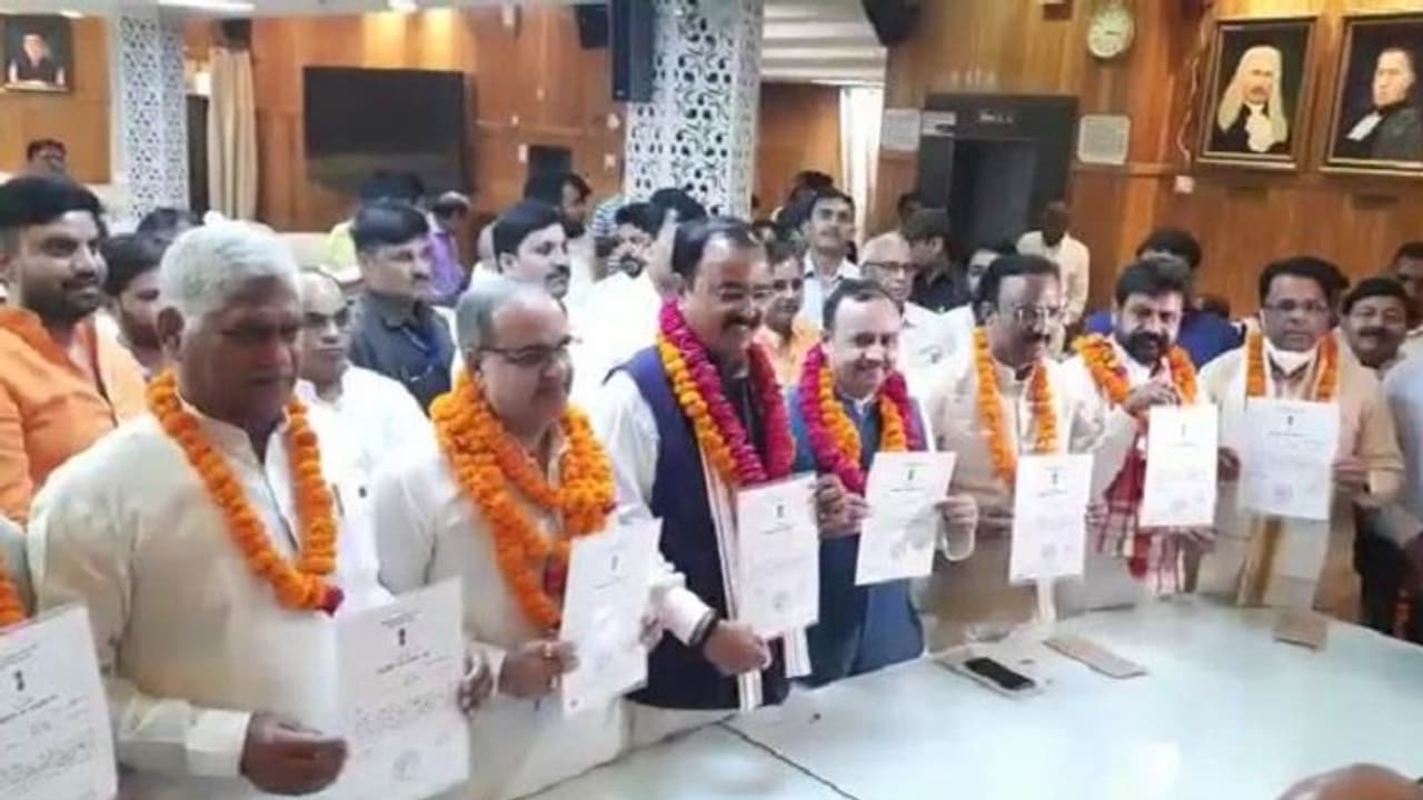 यूपी विधान परिषद में डिप्टी सीएम केशव प्रसाद समेत बीजेपी के 9 और सपा के 4 प्रत्याशी निर्विरोध निर्वाचित यूपी विधान परिषद में डिप्टी सीएम केशव प्रसाद समेत बीजेपी के 9 और सपा के 4 प्रत्याशी निर्विरोध निर्वाचित