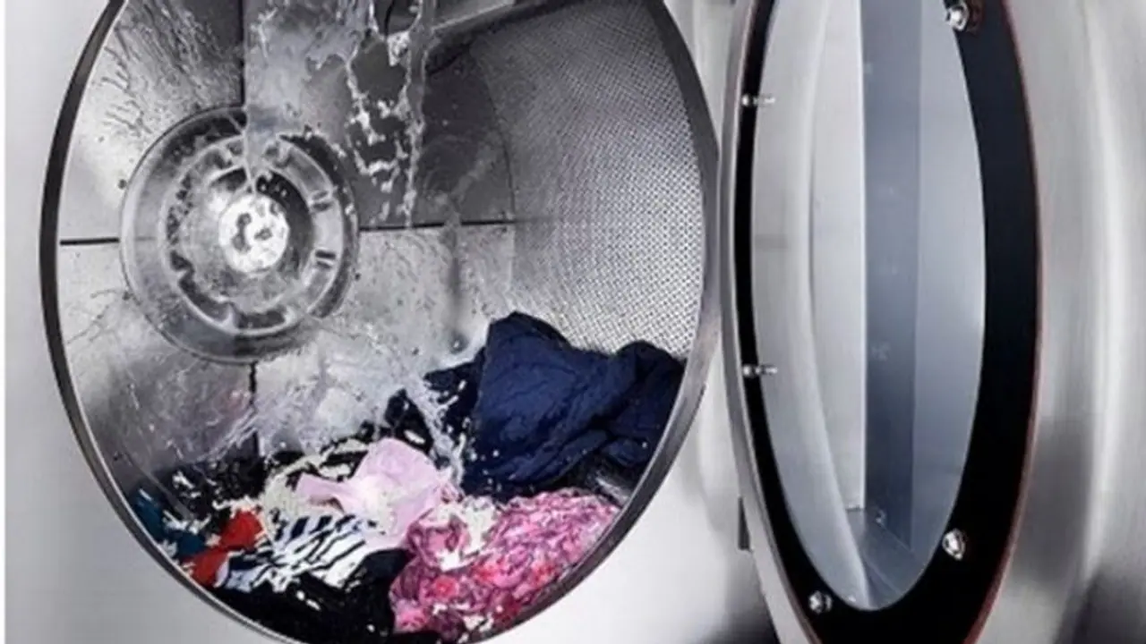 അറ്റകുറ്റപ്പണിക്കിടെ വാഷിങ് മെഷീൻ പൊട്ടിത്തെറിച്ചു, വീട്ടുടമ കസ്റ്റഡിയിൽ