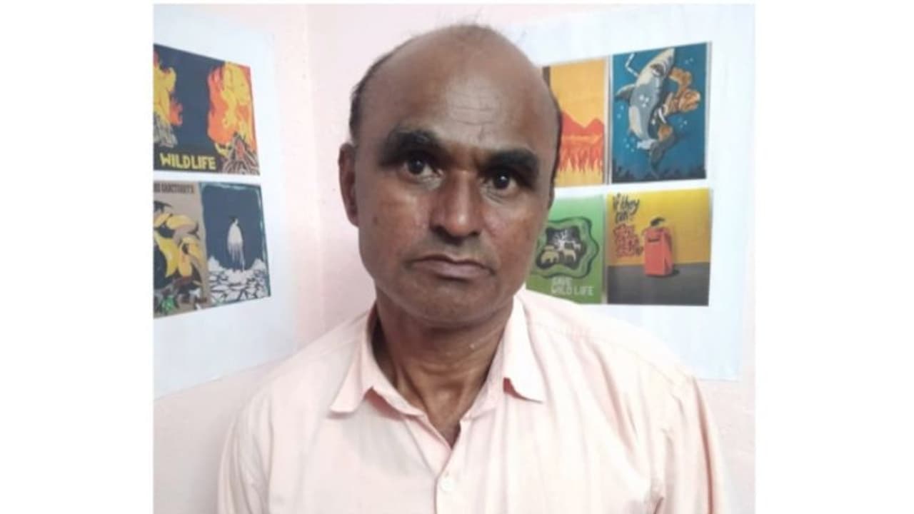 വീട്ടമ്മയിൽനിന്ന് 10 ലക്ഷം തട്ടിയെടുത്തു; ദേവികുളത്ത് തട്ടിപ്പുകാരൻ പാസ്റ്റർ പിടിയില് വീട്ടമ്മയിൽനിന്ന് 10 ലക്ഷം തട്ടിയെടുത്തു; ദേവികുളത്ത് തട്ടിപ്പുകാരൻ പാസ്റ്റർ പിടിയില്