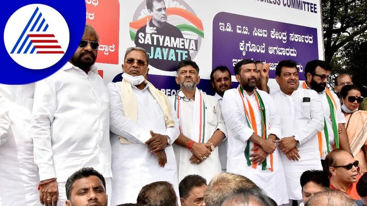 ಕಾಂಗ್ರೆಸ್ಸಿಂದ ಸರ್ಕಾರಿ ಕಚೇರಿ ಬಂದ್ ಎಚ್ಚರಿಕೆ: ಕೇಂದ್ರಕ್ಕೆ ಸಿದ್ದು, ಡಿಕೆಶಿ ಆಗ್ರಹ ಕಾಂಗ್ರೆಸ್ಸಿಂದ ಸರ್ಕಾರಿ ಕಚೇರಿ ಬಂದ್ ಎಚ್ಚರಿಕೆ: ಕೇಂದ್ರಕ್ಕೆ ಸಿದ್ದು, ಡಿಕೆಶಿ ಆಗ್ರಹ