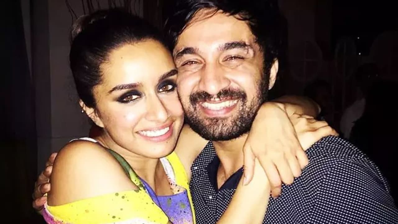 ड्रग्स लेने के आरोप में गिरफ्तार श्रद्धा कपूर के भाई को मिली बेल, पर इस कारण हाजिर होना होगा थाने में ड्रग्स लेने के आरोप में गिरफ्तार श्रद्धा कपूर के भाई को मिली बेल, पर इस कारण हाजिर होना होगा थाने में