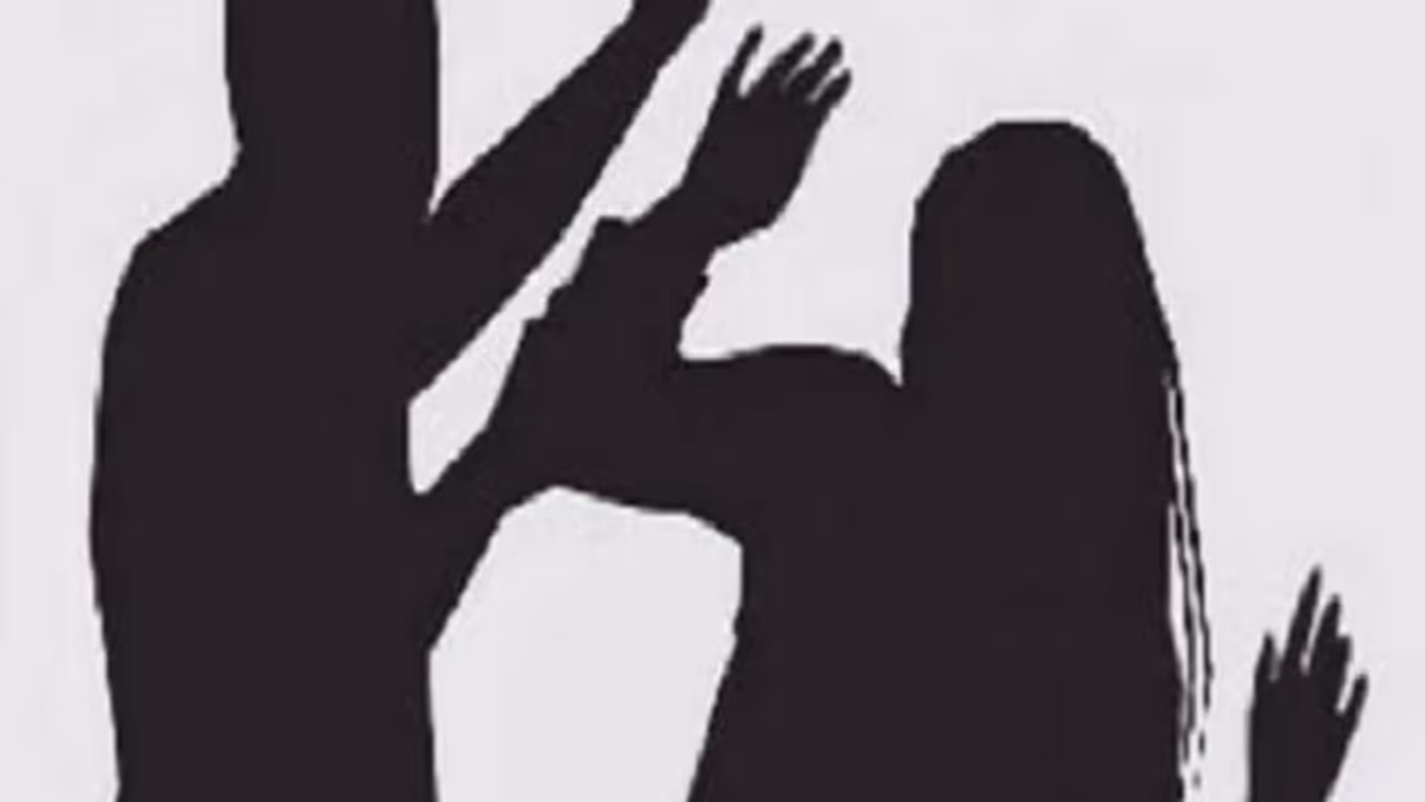 குடிக்க விடாமல் தடுத்த 12வது மனைவியை கட்டையால் அடித்துக் கொன்ற போதை ஆசாமி