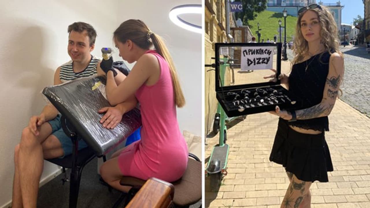 युद्ध के दौरान भी टैटू आर्टिस्ट का 'धंधा' खूब चल रहा, एक इमोशनल अपील ने किया यह असर, पढ़िए पूरा मामला युद्ध के दौरान भी टैटू आर्टिस्ट का 'धंधा' खूब चल रहा, एक इमोशनल अपील ने किया यह असर, पढ़िए पूरा मामला