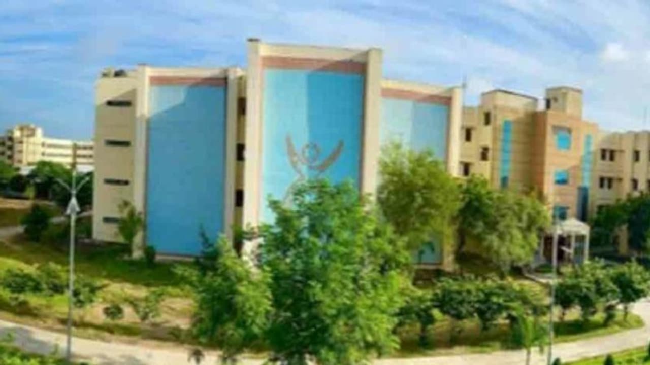 Basar IIIT:ఇంజనీరింగ్ ఫస్టియర్ విద్యార్థి ప్రవీణ్ కుమార్ ఆత్మహత్య Basar IIIT:ఇంజనీరింగ్ ఫస్టియర్ విద్యార్థి ప్రవీణ్ కుమార్ ఆత్మహత్య