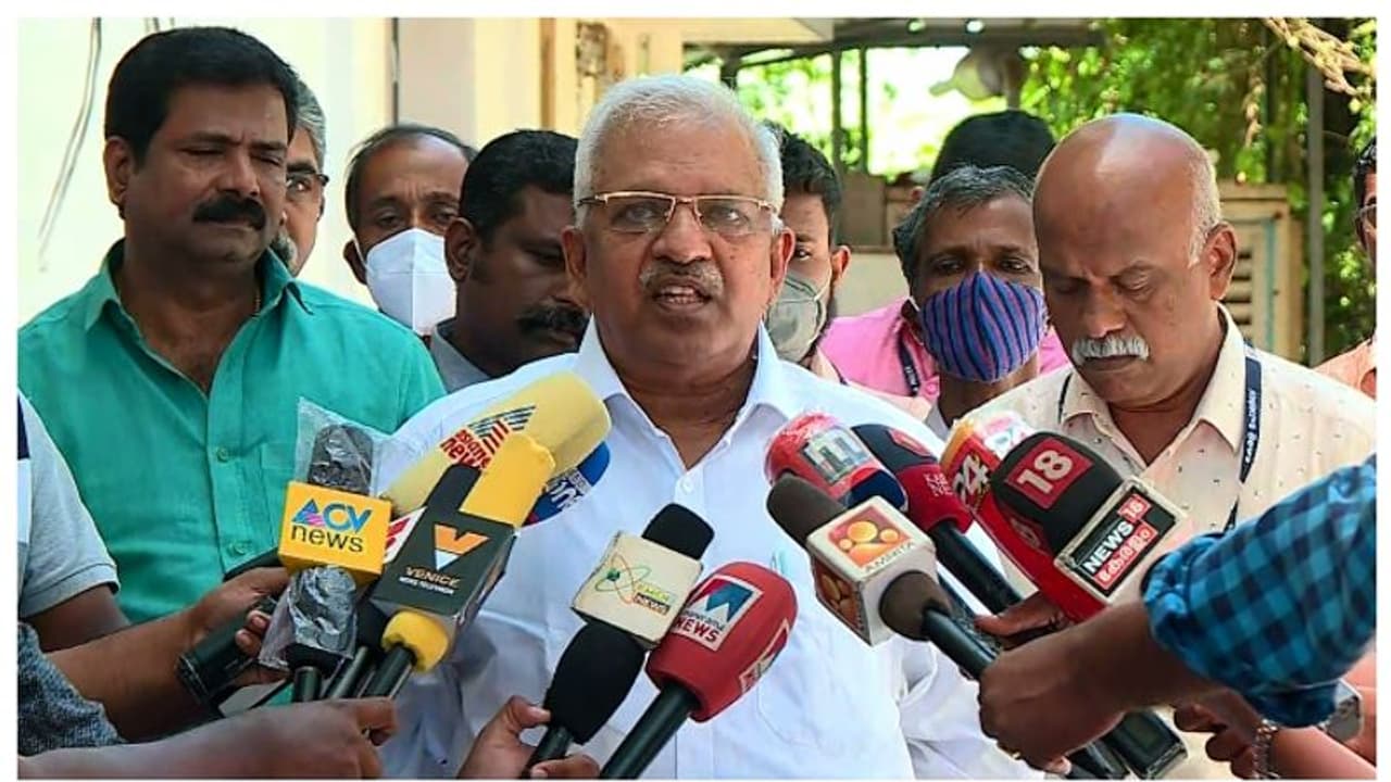 'സർക്കാരിൻ്റെ സാമ്പത്തിക പ്രതിസന്ധി ഖാദി ബോർഡിനേയും ഞെരുക്കുന്നു': പി.ജയരാജൻ 'സർക്കാരിൻ്റെ സാമ്പത്തിക പ്രതിസന്ധി ഖാദി ബോർഡിനേയും ഞെരുക്കുന്നു': പി.ജയരാജൻ