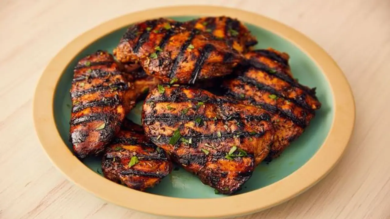 पति ने कहा आज डिनर मैं बनाऊंगा, पत्नी बोली ठीक, मगर प्लेट में जो आया उसे देख गर्मी में और चढ़ गया पारा 