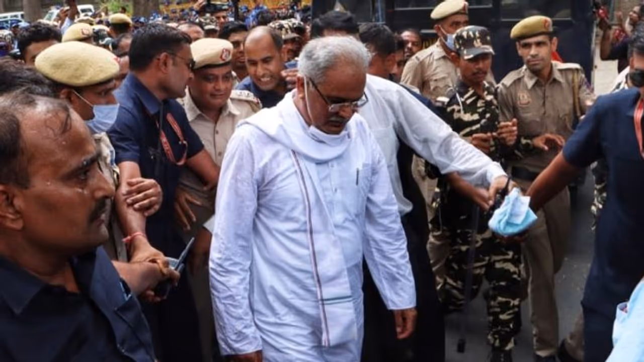 छत्तसीगढ़ के सीएम भूपेश बघेल को दिल्ली ने किया गिरप्तार: मुख्यमंत्री सोशल मीडिया पर बयां किया अपना दर्द