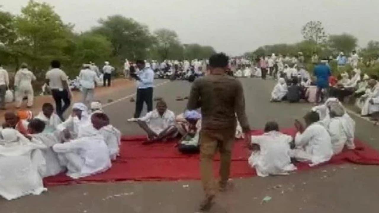 भरतपुर में समाप्त हुआ आरक्षण आंदोलन: जानिए सरकार का किन बातों पर राजी हुआ सैनी समाज...क्या पूरी हुई मांगे? भरतपुर में समाप्त हुआ आरक्षण आंदोलन: जानिए सरकार का किन बातों पर राजी हुआ सैनी समाज...क्या पूरी हुई मांगे?