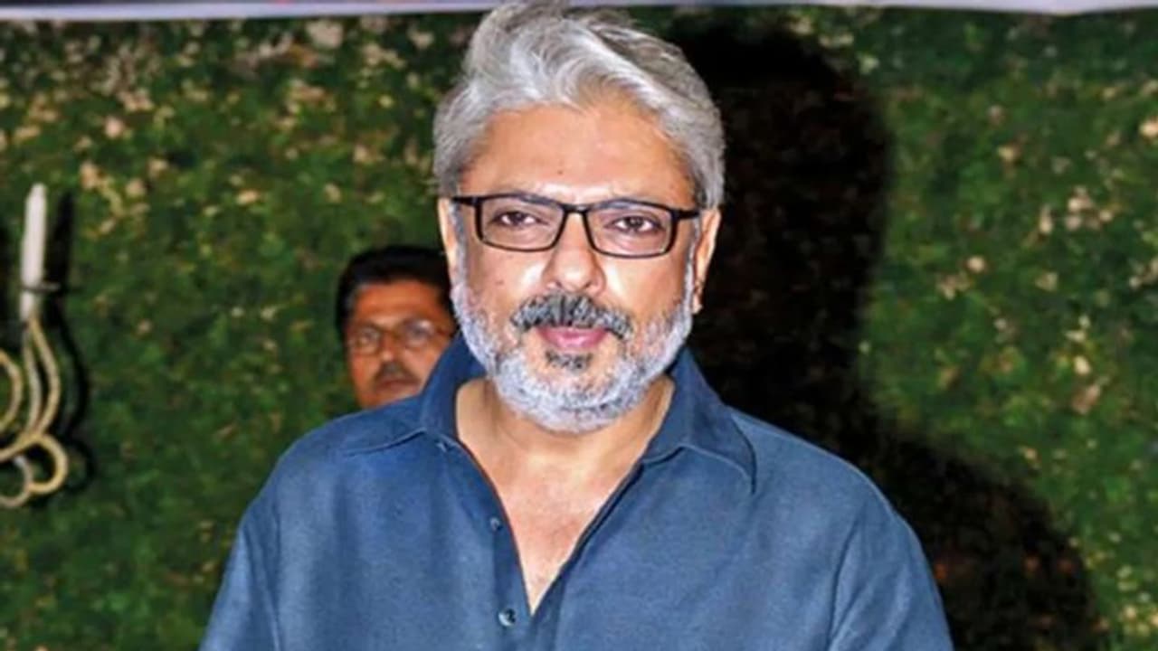 जानें पाकिस्तान की उस हीरा मंडी की कहानी, जिस पर भंसाली बना रहे फिल्म, 3 दिग्गज हीरोइन है इसका हिस्सा जानें पाकिस्तान की उस हीरा मंडी की कहानी, जिस पर भंसाली बना रहे फिल्म, 3 दिग्गज हीरोइन है इसका हिस्सा