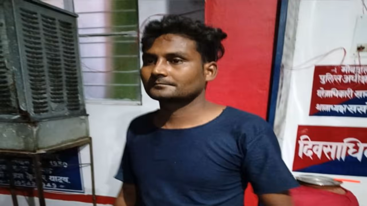 फतेहपुर: बिजली गड़बड़ी की शिकायत लेकर लाइनमैन के घर पहुंचे ग्राम प्रधान के पति, कहासुनी के बाद मार दी गोली फतेहपुर: बिजली गड़बड़ी की शिकायत लेकर लाइनमैन के घर पहुंचे ग्राम प्रधान के पति, कहासुनी के बाद मार दी गोली