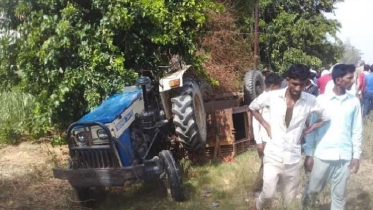 गंगा स्नान के बाद ट्रैक्टर ट्रॉली में सवार होकर आ रहे लोग हादसे का शिकार, 6 की मौत औऱ 30 घायल गंगा स्नान के बाद ट्रैक्टर ट्रॉली में सवार होकर आ रहे लोग हादसे का शिकार, 6 की मौत औऱ 30 घायल