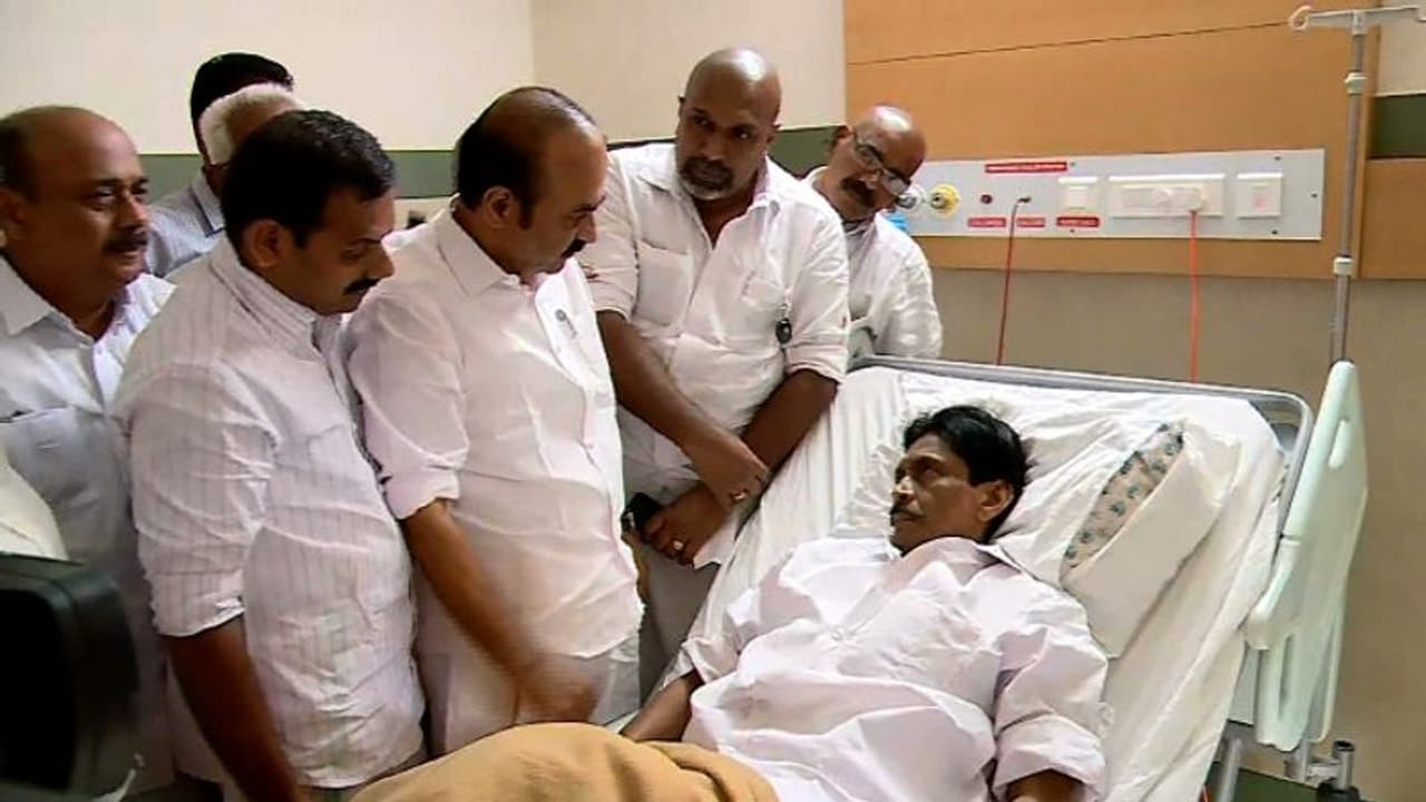 'പിണറായി, പ്രതിപക്ഷ നേതാവിന്റെ ഓഫീസിലേക്ക് ഗുണ്ടകളെ വിട്ട ആദ്യ മുഖ്യമന്ത്രി', രൂക്ഷ വിമർശനവുമായി വി ഡി സതീശൻ