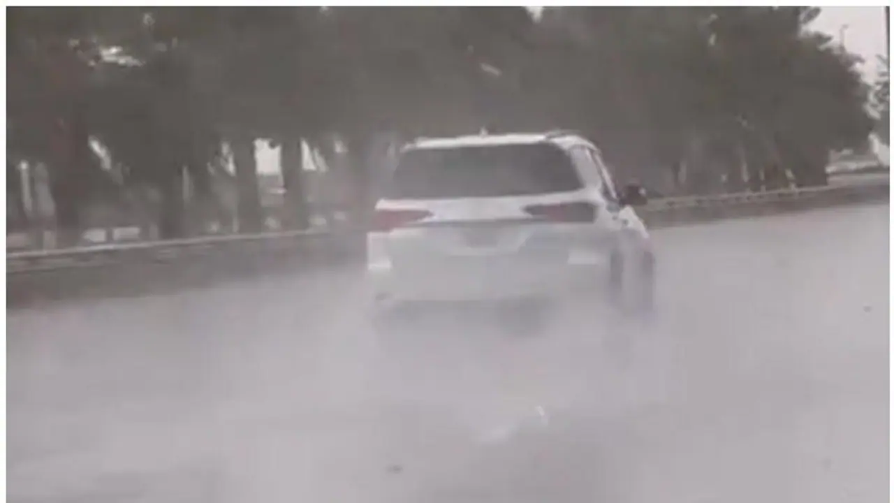 భారీ వర్షాలతో హైద్రాబాద్ వరంగల్ హైవేపై వరద నీరు: ట్రాఫిక్ మళ్లింపు భారీ వర్షాలతో హైద్రాబాద్ వరంగల్ హైవేపై వరద నీరు: ట్రాఫిక్ మళ్లింపు