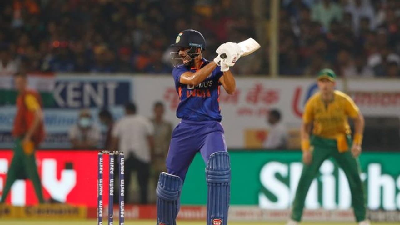 തകര്ത്തടിച്ചത് കിഷനും ഗെയ്ക്വാദും മാത്രം, ഇന്ത്യക്കെതിരെ ദക്ഷിണാഫ്രിക്കക്ക് 180 റണ്സ് വിജയലക്ഷ്യം തകര്ത്തടിച്ചത് കിഷനും ഗെയ്ക്വാദും മാത്രം, ഇന്ത്യക്കെതിരെ ദക്ഷിണാഫ്രിക്കക്ക് 180 റണ്സ് വിജയലക്ഷ്യം