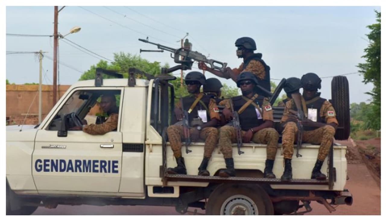 மத்திய புர்கினா ஃபாசோவில் அல்கொய்தா தாக்குதல்! 200 பேர் பலி!