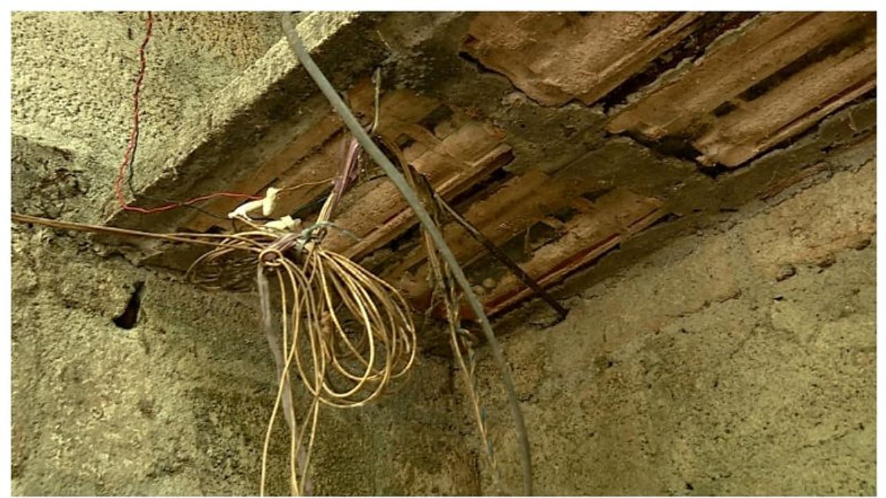 പട്ടികജാതി കുടുംബത്തിന്റെ സര്ക്കാര് ആനുകൂല്യം തട്ടിയെന്ന് പരാതി; സിപിഎം നേതാക്കള്ക്ക് എതിരെ വീട്ടമ്മ പട്ടികജാതി കുടുംബത്തിന്റെ സര്ക്കാര് ആനുകൂല്യം തട്ടിയെന്ന് പരാതി; സിപിഎം നേതാക്കള്ക്ക് എതിരെ വീട്ടമ്മ