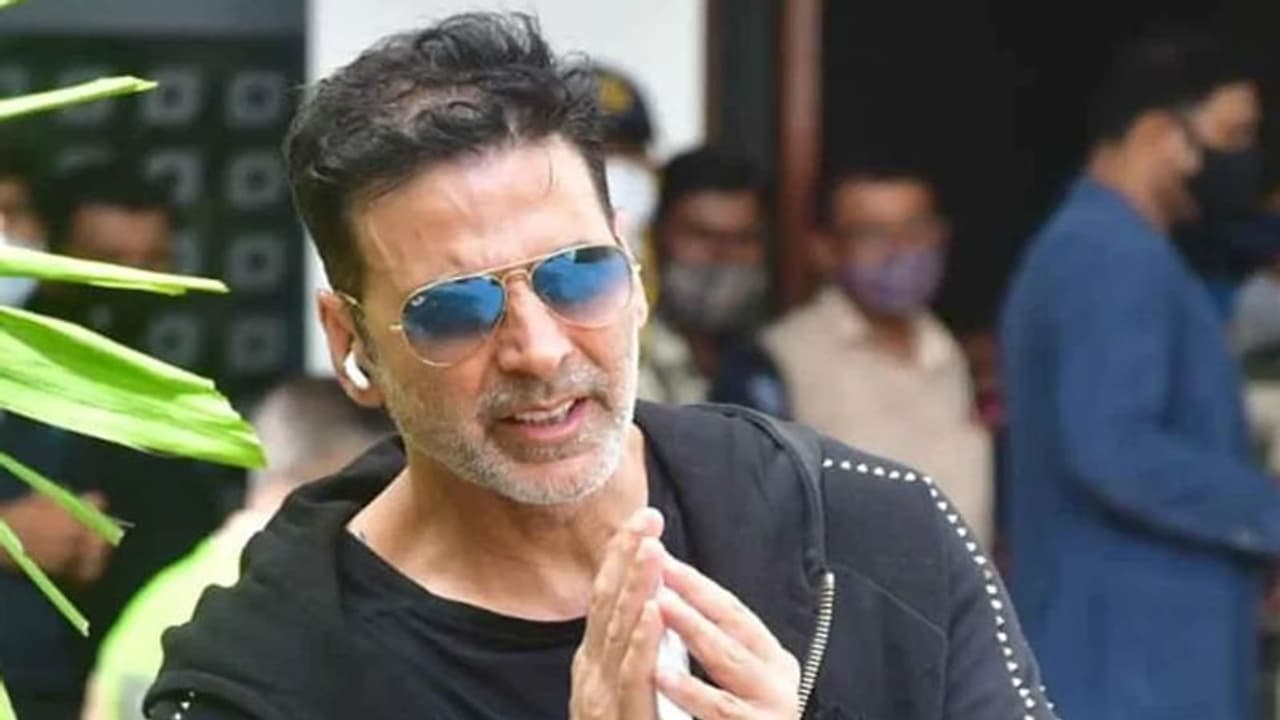 फ्लॉप फिल्मों के बाद भी अक्षय कुमार का जलवा बरकरार, नहीं लगा टाइगर श्रॉफ के साथ वाली फिल्म पर ब्रेक फ्लॉप फिल्मों के बाद भी अक्षय कुमार का जलवा बरकरार, नहीं लगा टाइगर श्रॉफ के साथ वाली फिल्म पर ब्रेक