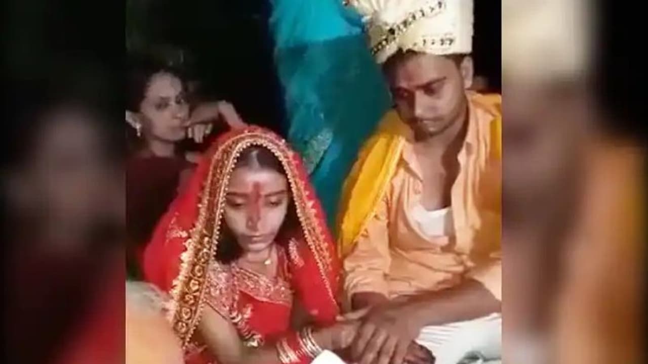बिहार का पकड़ौआ विवाहः इलाज करने गए थे डॉ. साब, लड़की वालों को जंच गए तो ऑन द स्पॉट करा दी शादी बिहार का पकड़ौआ विवाहः इलाज करने गए थे डॉ. साब, लड़की वालों को जंच गए तो ऑन द स्पॉट करा दी शादी
