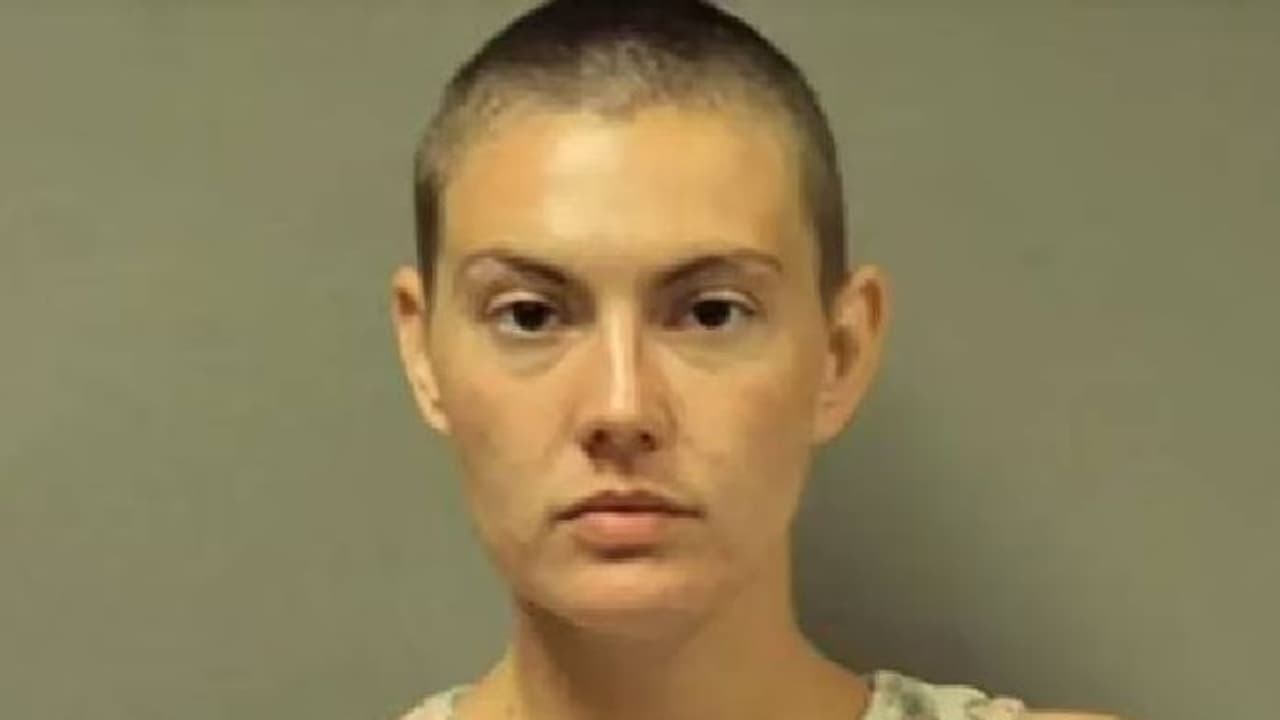 അമ്മയുടെ നായയെ മോഷ്ടിച്ച് ജീവനോടെ തീയിലിട്ടു, ആചാരത്തിന്റെ ഭാ​ഗമായി ചെയ്തത് എന്ന് യുവതി