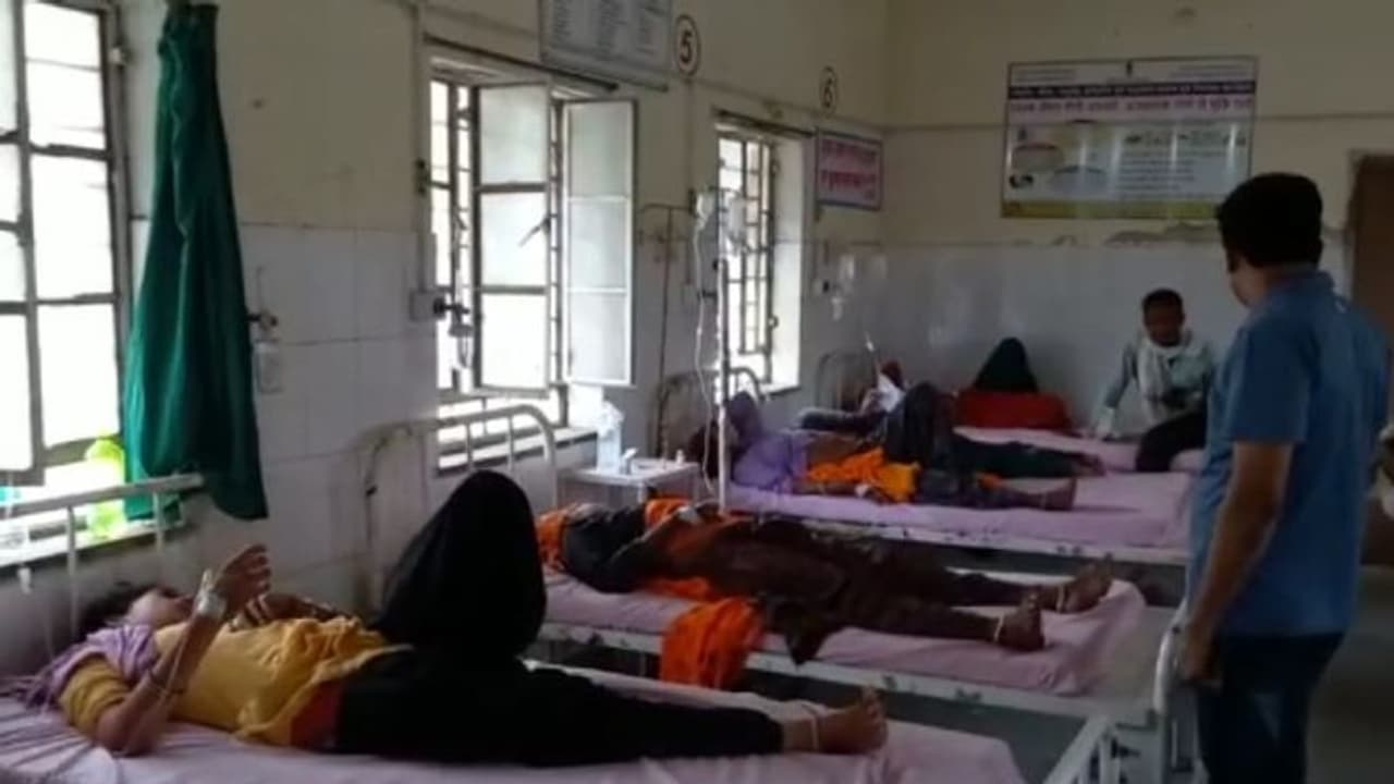 राजस्थान में बड़ा हादसा: एक झटके में मजदूरों के ऊपर आ गिरी दीवार, 2 की मौत, कई मलबे में दबे, मची चीख पुकार राजस्थान में बड़ा हादसा: एक झटके में मजदूरों के ऊपर आ गिरी दीवार, 2 की मौत, कई मलबे में दबे, मची चीख पुकार