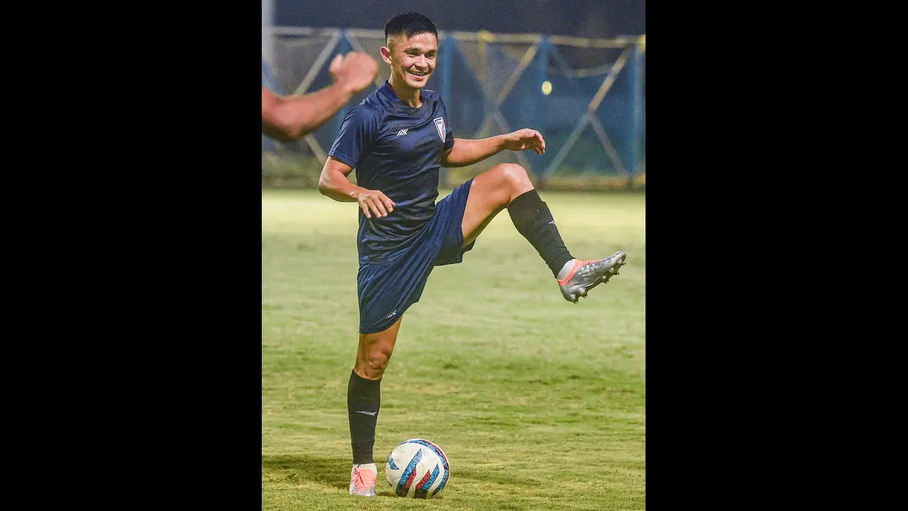 ലിയോണല്‍ മെസിക്കൊപ്പമെത്താന്‍ സുനില്‍ ഛേത്രിക്ക് വേണ്ടത് രണ്ട് ഗോള്‍ മാത്രം; നിലവില്‍ പുഷ്‌കാസിനൊപ്പം