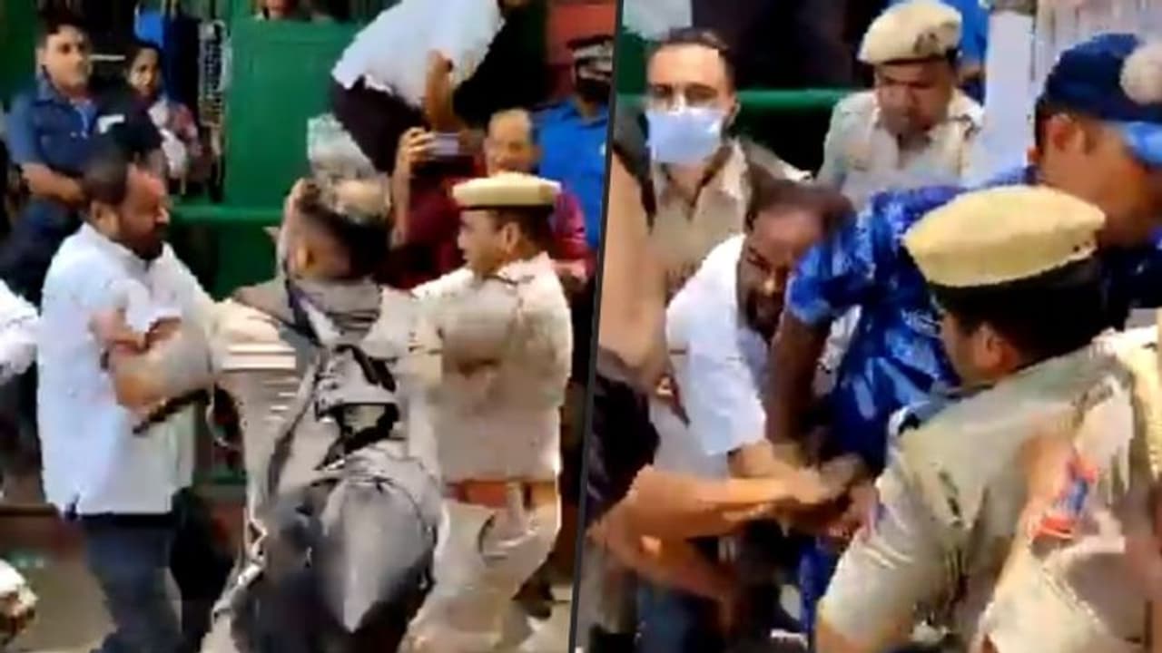 Congress alleges Delhi Police entered AICC office, manhandled cadre (Watch) Congress alleges Delhi Police entered AICC office, manhandled cadre (Watch)