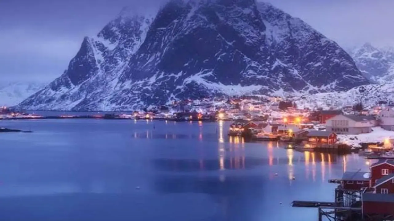 एक देश ऐसा भी जहां सूर्य देवता सिर्फ 40 मिनट के लिए अस्त होते हैं और 3 महीने तो 24 घंटे देते हैं दर्शन एक देश ऐसा भी जहां सूर्य देवता सिर्फ 40 मिनट के लिए अस्त होते हैं और 3 महीने तो 24 घंटे देते हैं दर्शन