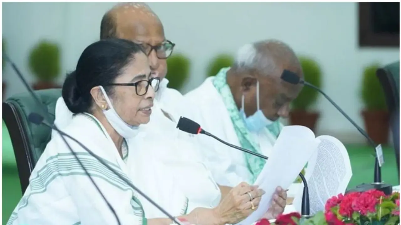 പ്രതിപക്ഷ സംഗമമായി മമത വിളിച്ച യോഗം, 17 പാർട്ടികളെത്തി; പ്രമേയത്തിൽ തർക്കിച്ച് ഇടതുപക്ഷം, നാലുവരി പാസാക്കി പ്രതിപക്ഷ സംഗമമായി മമത വിളിച്ച യോഗം, 17 പാർട്ടികളെത്തി; പ്രമേയത്തിൽ തർക്കിച്ച് ഇടതുപക്ഷം, നാലുവരി പാസാക്കി