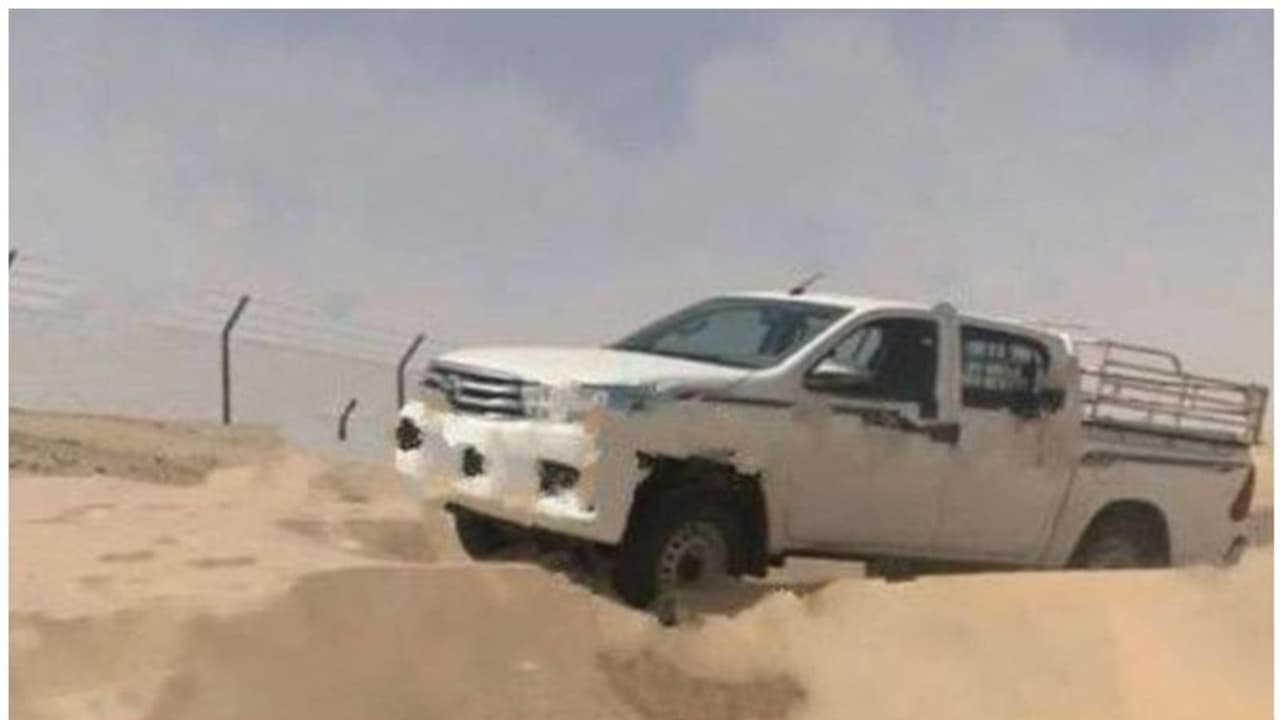 വാഹനം മരുഭൂമിയില് കുടുങ്ങി; വെള്ളം കിട്ടാതെ ദാഹിച്ചു വലഞ്ഞ പിതാവും ഏഴു വയസ്സുകാരനും മരിച്ചു വാഹനം മരുഭൂമിയില് കുടുങ്ങി; വെള്ളം കിട്ടാതെ ദാഹിച്ചു വലഞ്ഞ പിതാവും ഏഴു വയസ്സുകാരനും മരിച്ചു