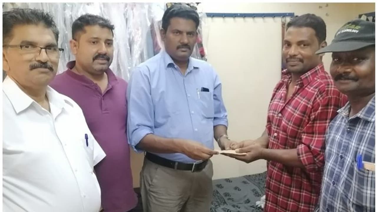 നട്ടെല്ലിന് പരിക്കേറ്റ് ദുരിതത്തിലായ പ്രവാസി മലയാളിയെ നാട്ടിലയച്ചു