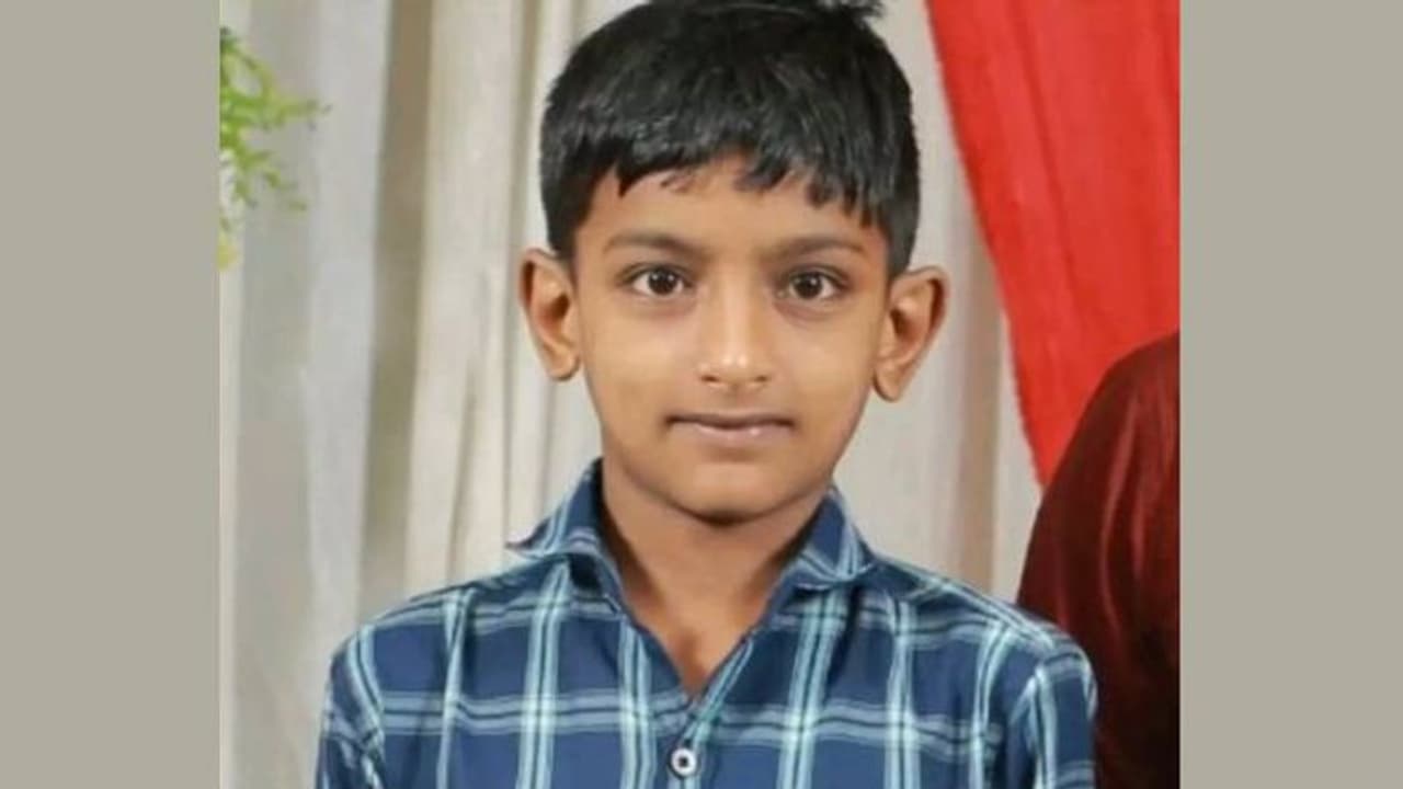 ബത്തേരിയില് പന്ത്രണ്ടുകാരന് പനി ബാധിച്ച് മരിച്ചു; മരണം മെഡിക്കല് കോളേജില് ചികിത്സയിലിരിക്കെ ബത്തേരിയില് പന്ത്രണ്ടുകാരന് പനി ബാധിച്ച് മരിച്ചു; മരണം മെഡിക്കല് കോളേജില് ചികിത്സയിലിരിക്കെ