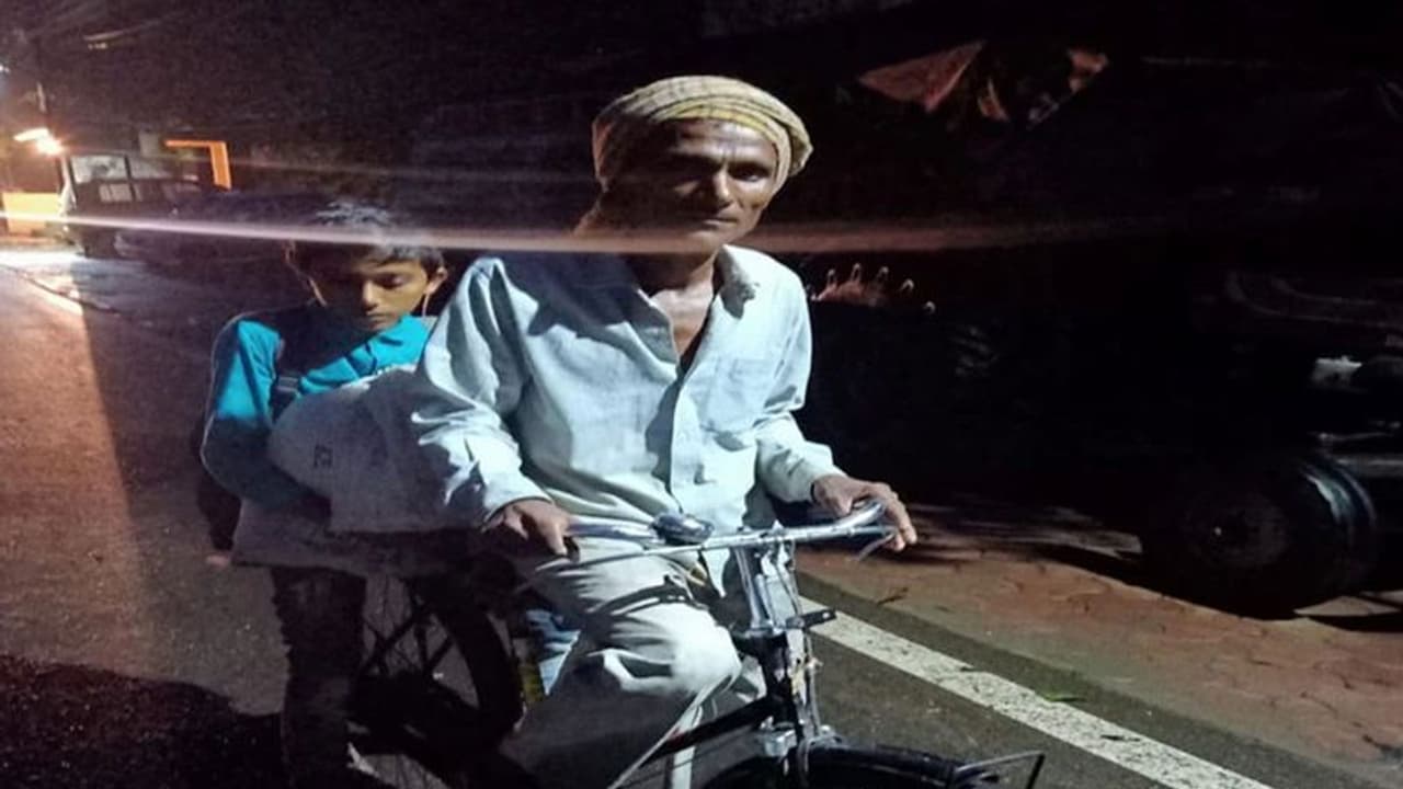 Fathers Day 2022: बेटे के एग्जाम नहीं रूके इसलिए पिता ने 8 घंटे में चलाई थी 105 किमी साइकिल