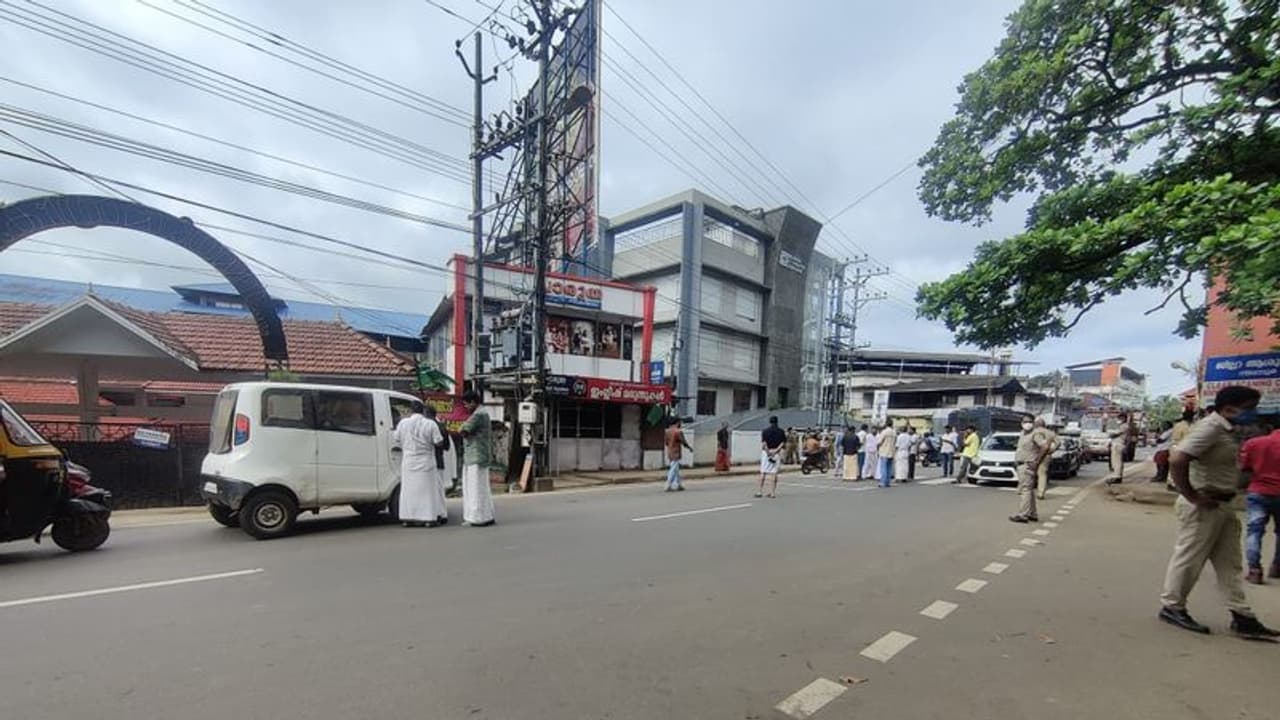 'ബലംപ്രയോഗിച്ച് കട അടപ്പിക്കുന്നവരെ അറസ്റ്റ് ചെയ്യും'; പോപുലര്‍ ഫ്രണ്ട് ഹര്‍ത്താലിന് കര്‍ശനസുരക്ഷയുമായി പൊലീസ്