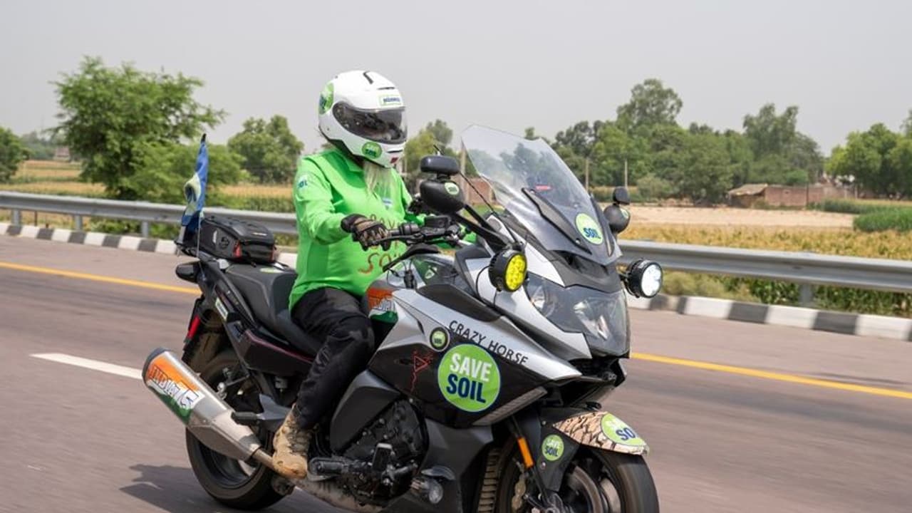 Save Soil Movement: ಸದ್ಗುರು ಬೈಕ್ ಯಾತ್ರೆ ಇಂದು ಕರುನಾಡು ಪ್ರವೇಶ Save Soil Movement: ಸದ್ಗುರು ಬೈಕ್ ಯಾತ್ರೆ ಇಂದು ಕರುನಾಡು ಪ್ರವೇಶ