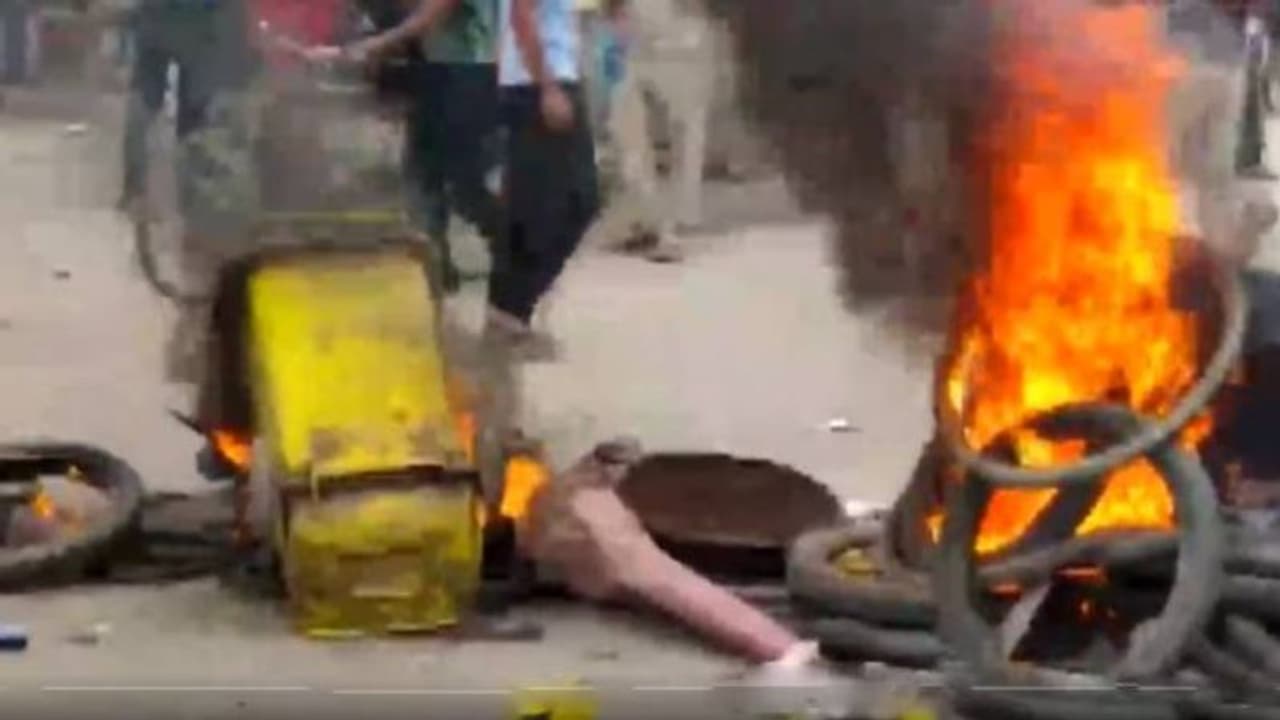 அக்னிபத் திட்டத்திற்கு எதிர்ப்பு... வலுக்கும் போராட்டம்.. மத்திய அரசு திடீர் ஆலோசனை...! அக்னிபத் திட்டத்திற்கு எதிர்ப்பு... வலுக்கும் போராட்டம்.. மத்திய அரசு திடீர் ஆலோசனை...!